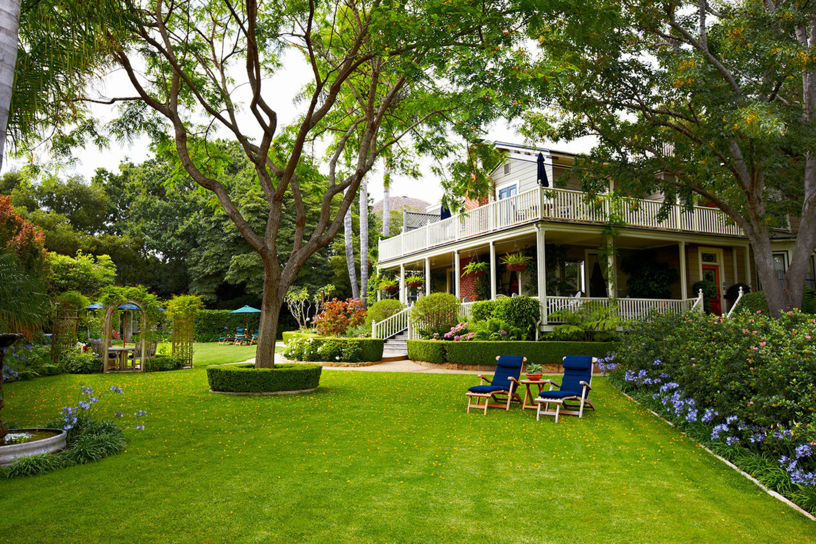 Simpson House Inn: A serene garden setting for a memorable afternoon tea.