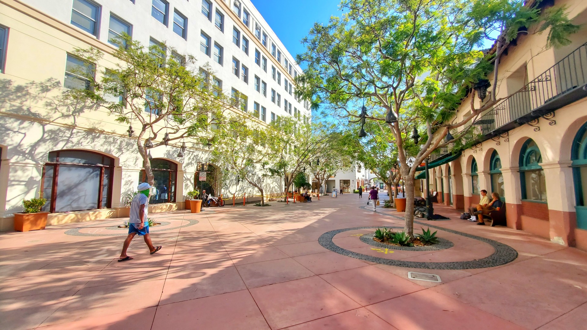 Welcome to Paseo Nuevo: The Heart of Santa Barbara's Shopping and Dining Excellence